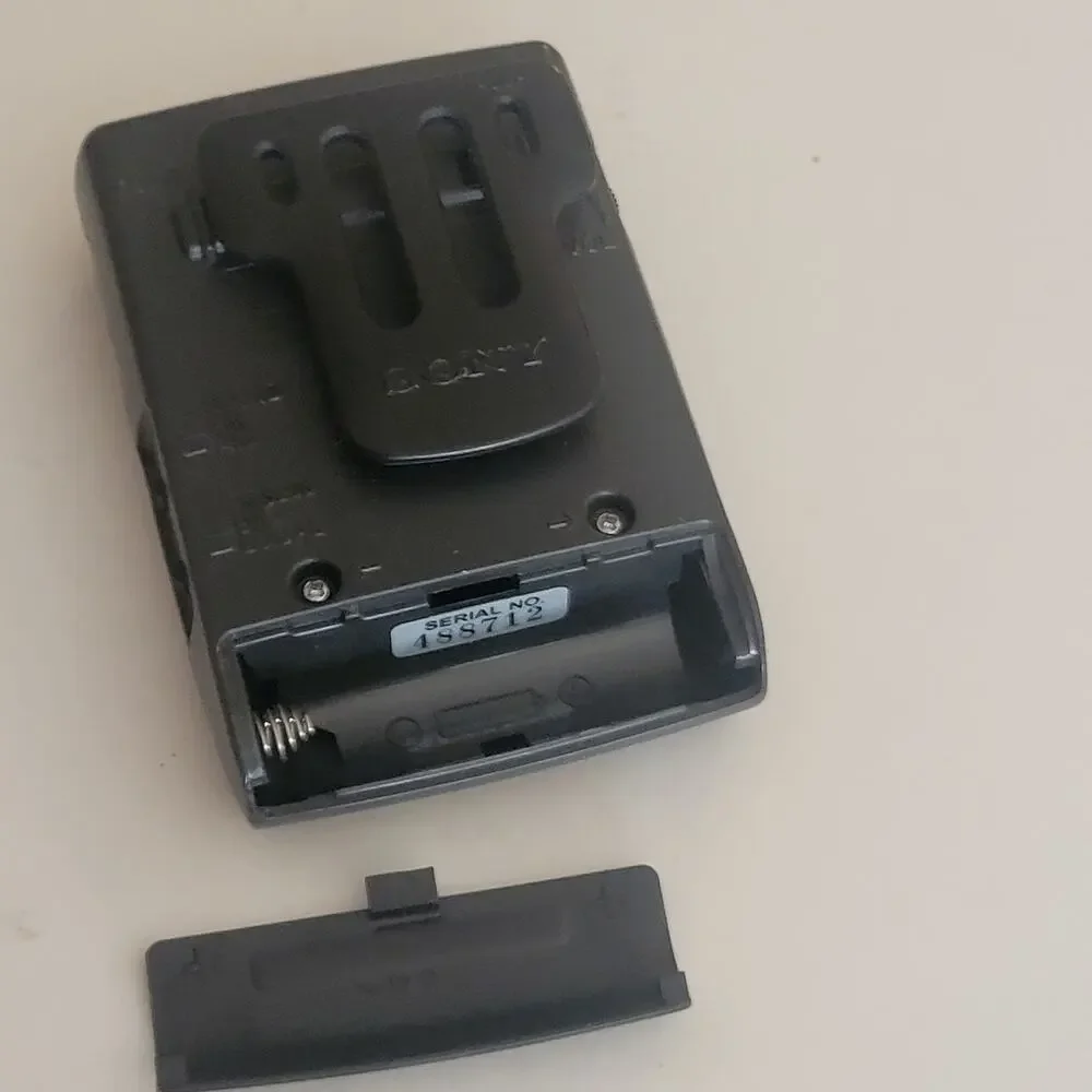 Sony Walkman Vintage FM/AM Radio w/ Belt Clip SRF–49 SRF49 Tested